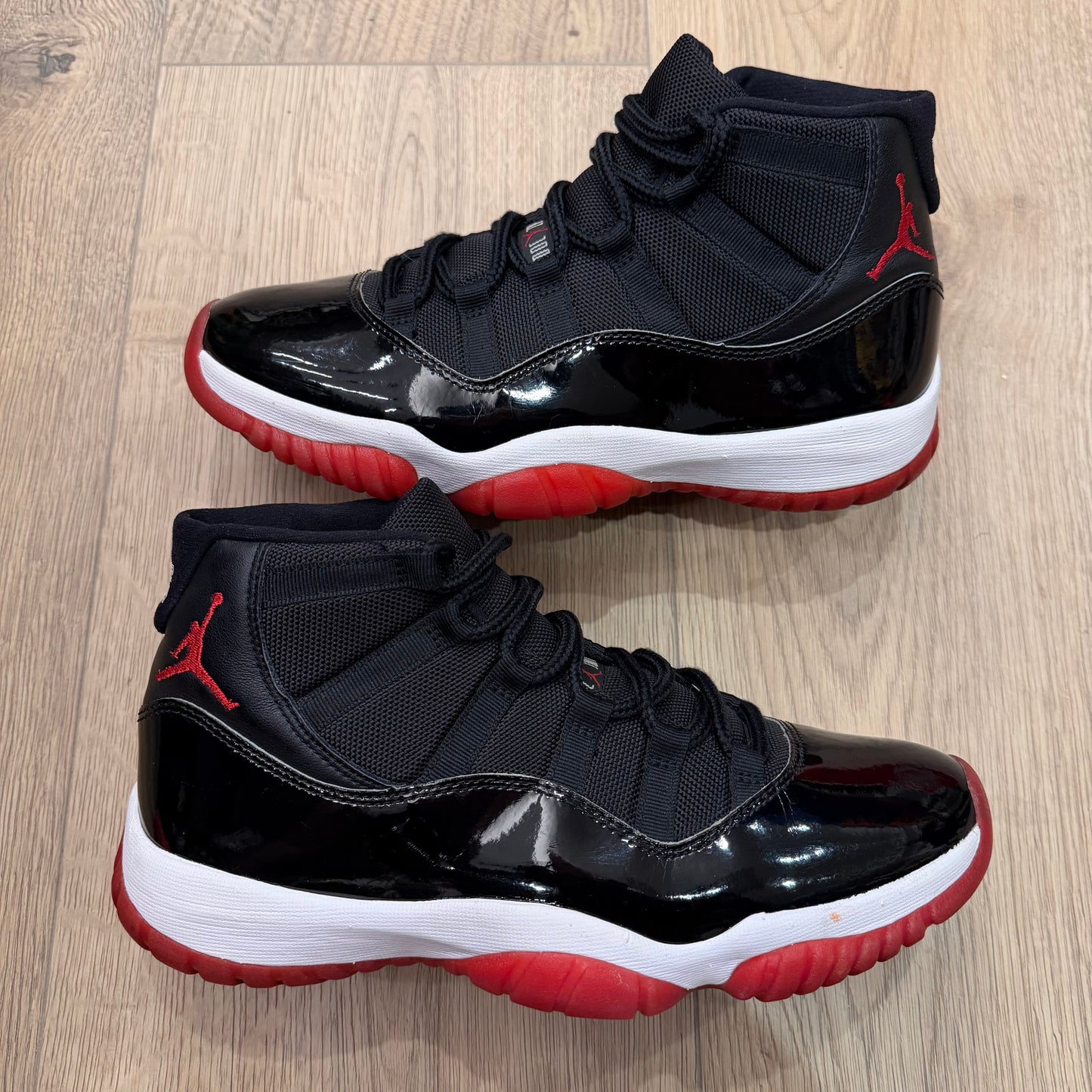 WORN JORDAN 11 BRED SIZE 9M