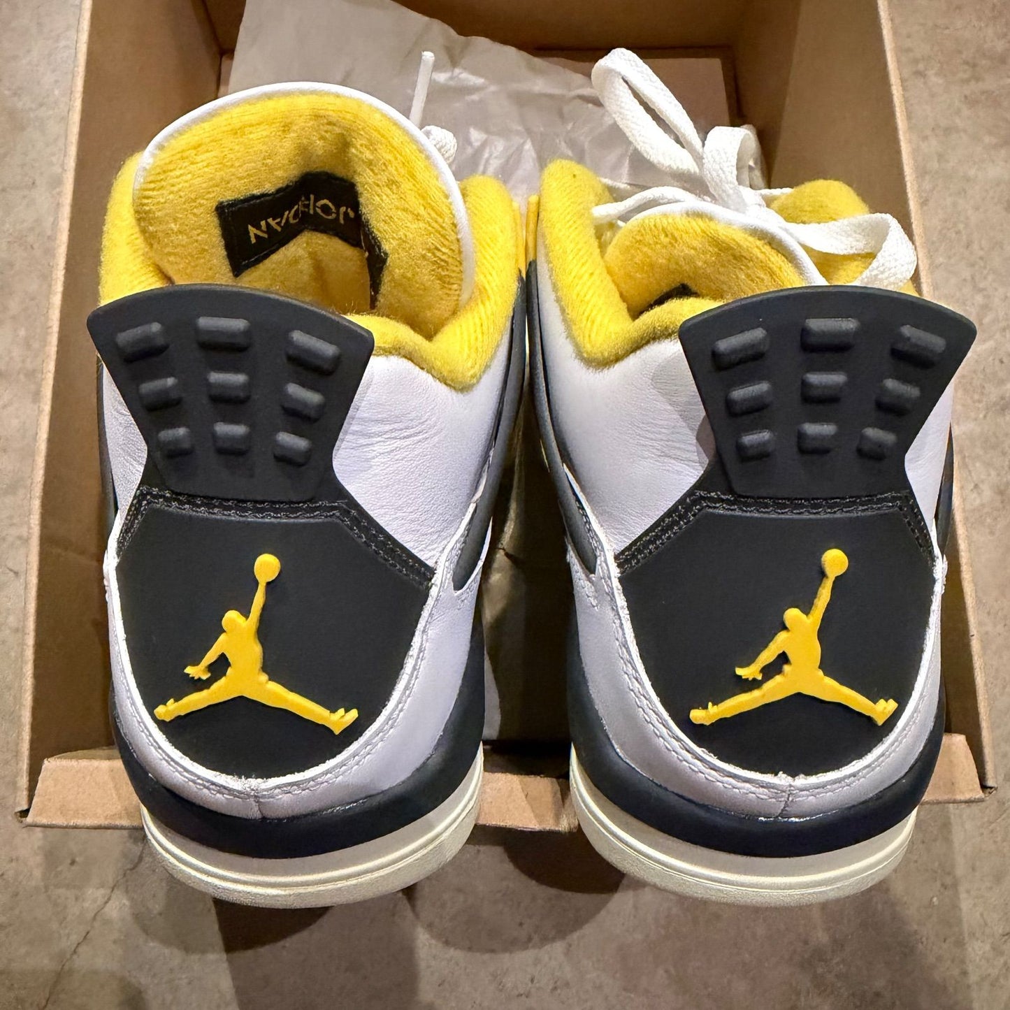 WORN JORDAN 4 "SULFUR" - Used/Worn