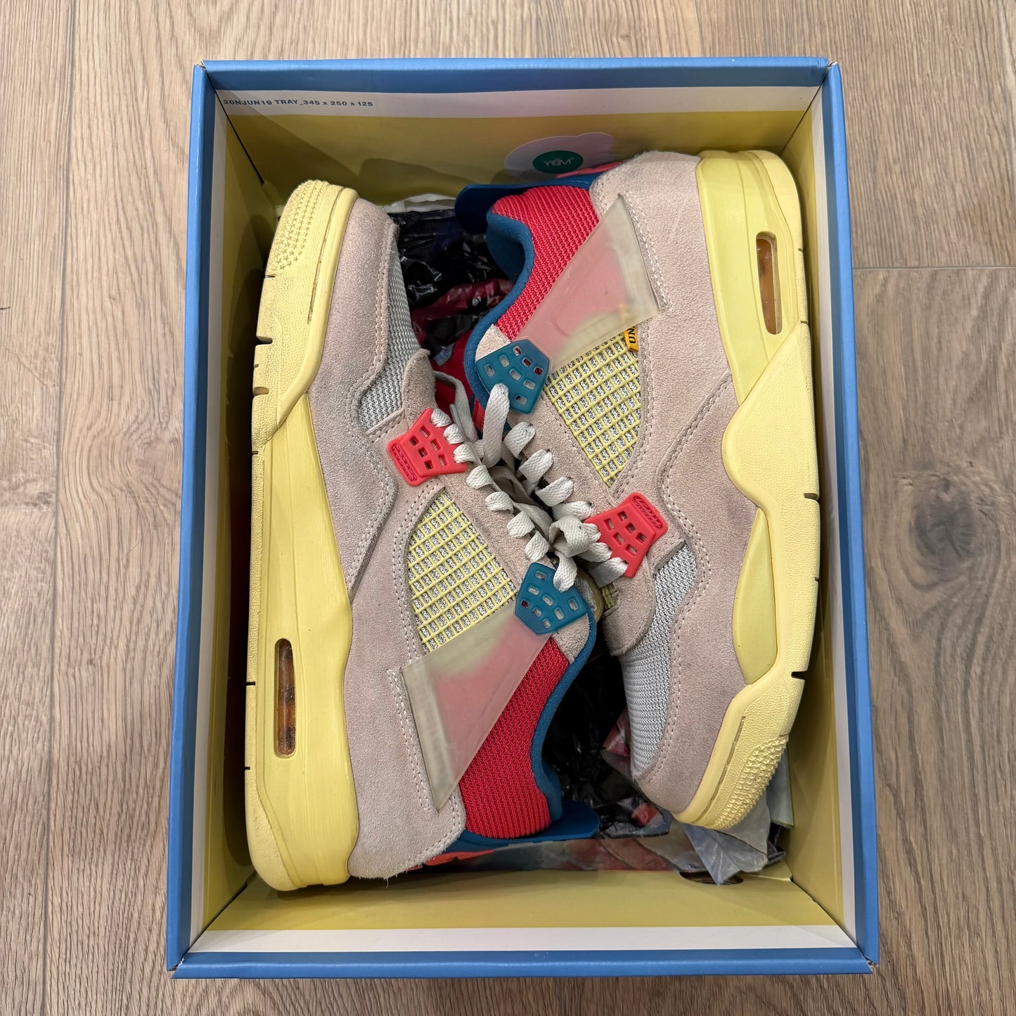 WORN JORDAN 4 UNION GUAVA SIZE 9