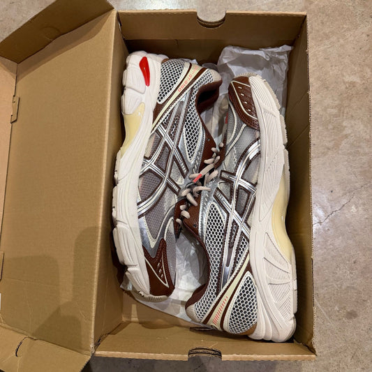 WORN ASICS "CHOCOLATE BROWN" - Used/Worn