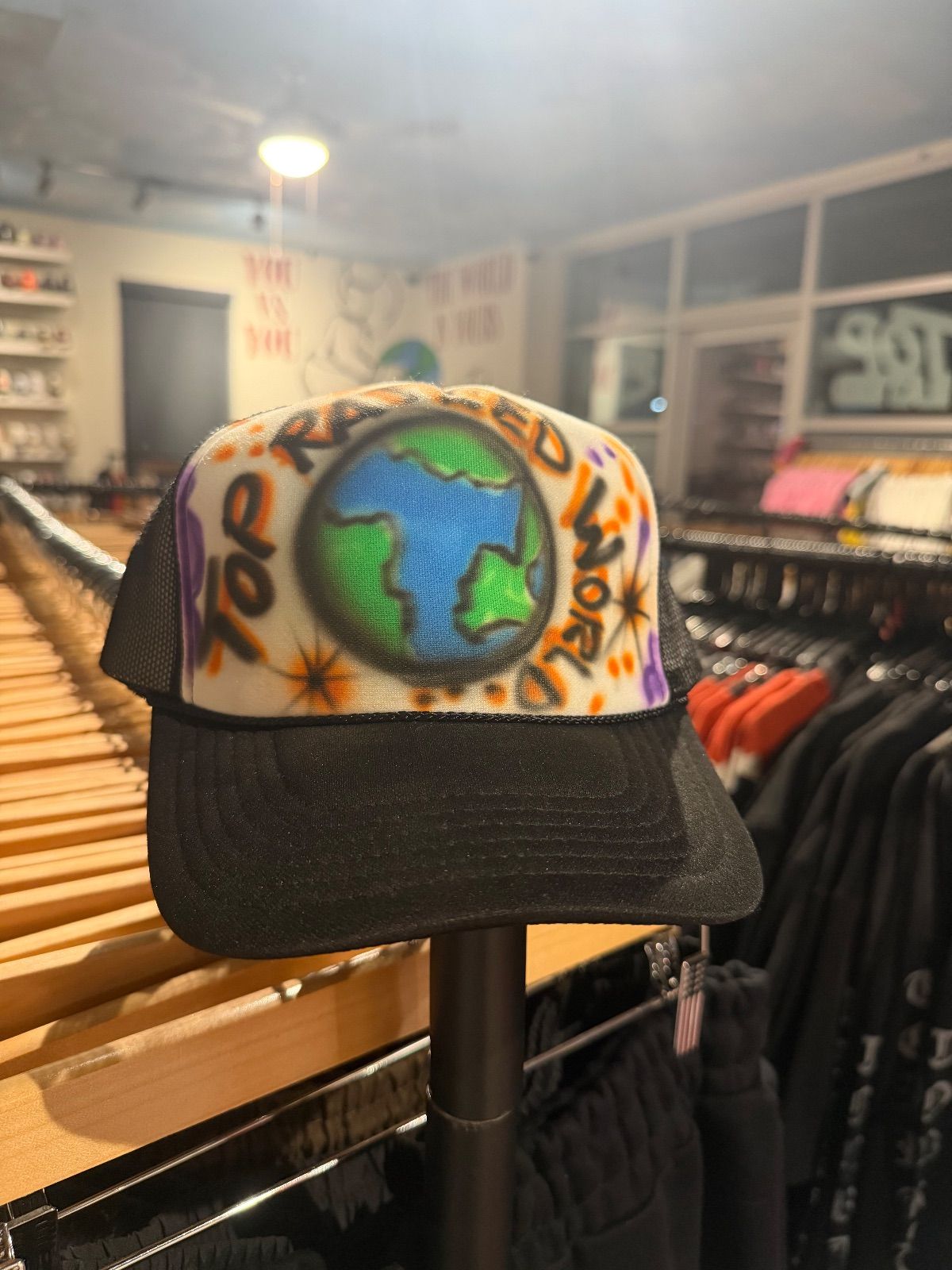 TOPRATEED WORLD SPRAYPAINT TRUCKER BLACK