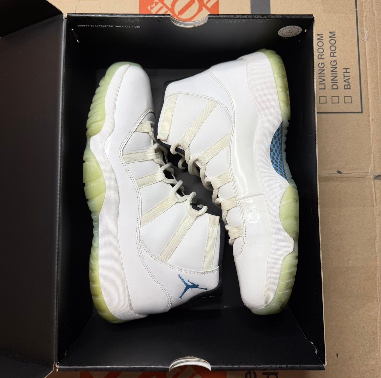 WORN JORDAN 11 "LEGEND BLUE" - Used/Worn