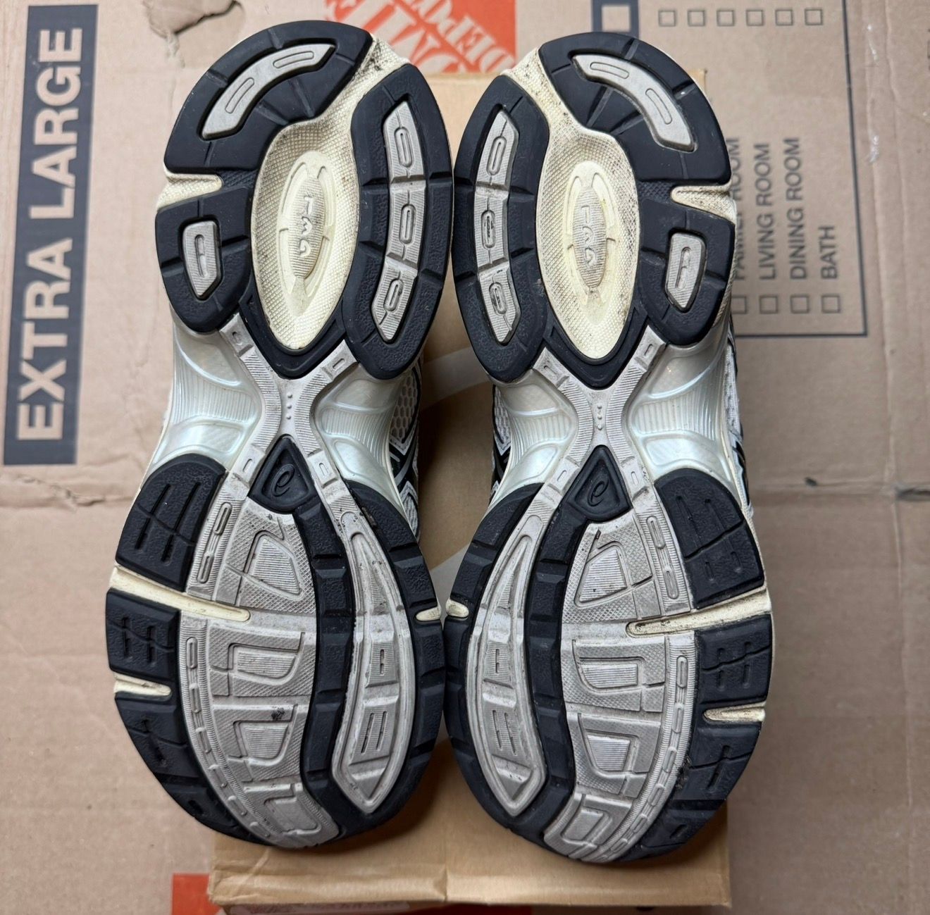 WORN ASICS "CLOUD GREY" - Used/Worn