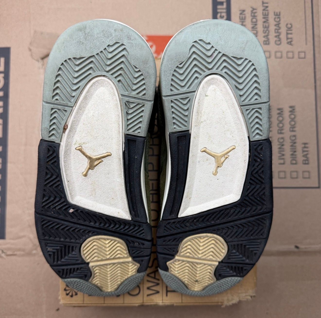 WORN GS JORDAN 4 "CRAFT MEDIUM OLIVE" - Used/Worn