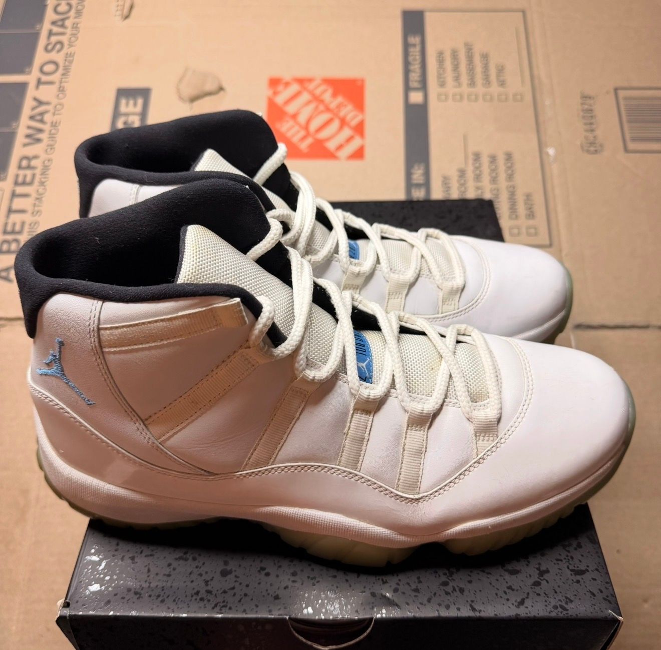 WORN JORDAN 11 "LEGEND BLUE" - Used/Worn