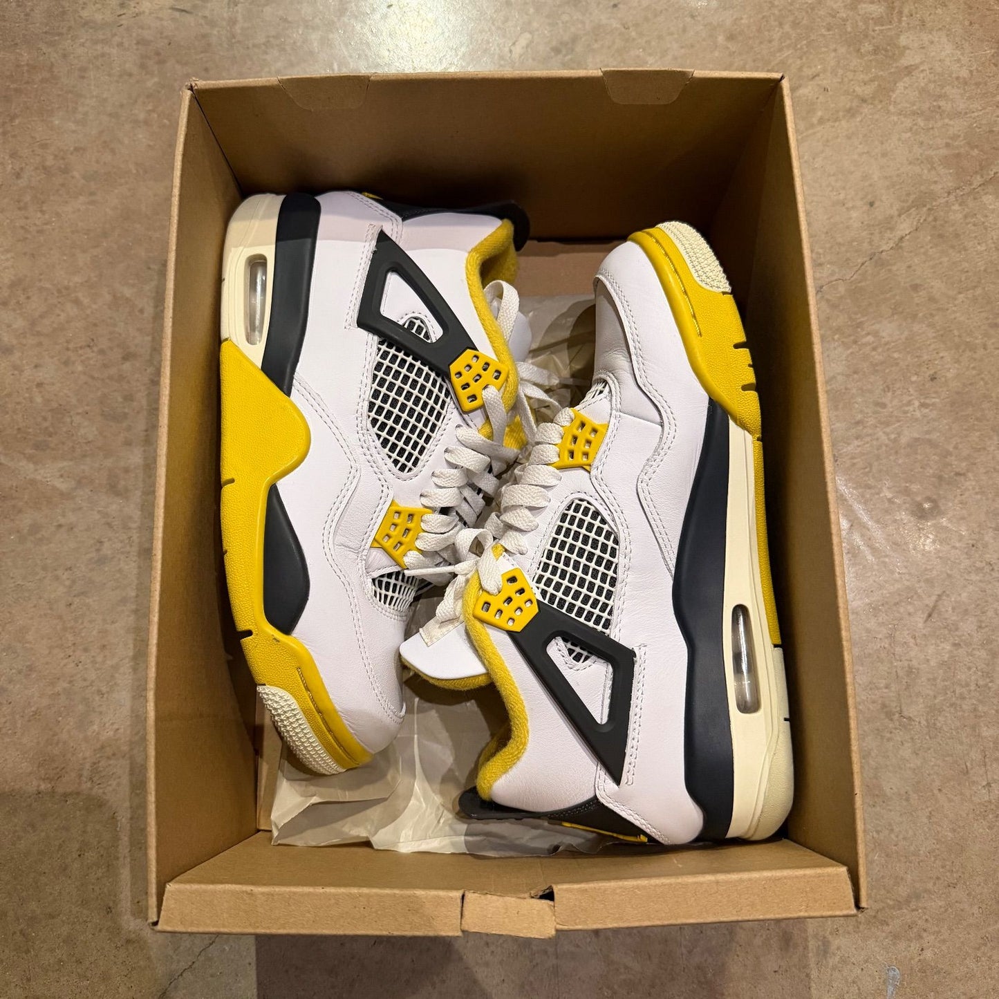 WORN JORDAN 4 "SULFUR" - Used/Worn