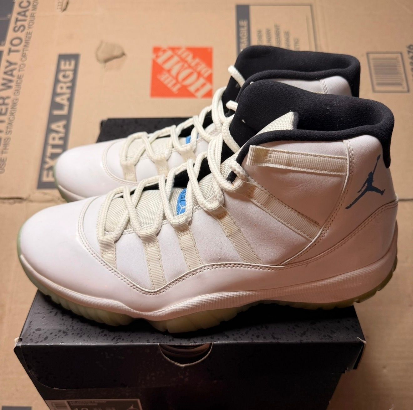 WORN JORDAN 11 "LEGEND BLUE" - Used/Worn