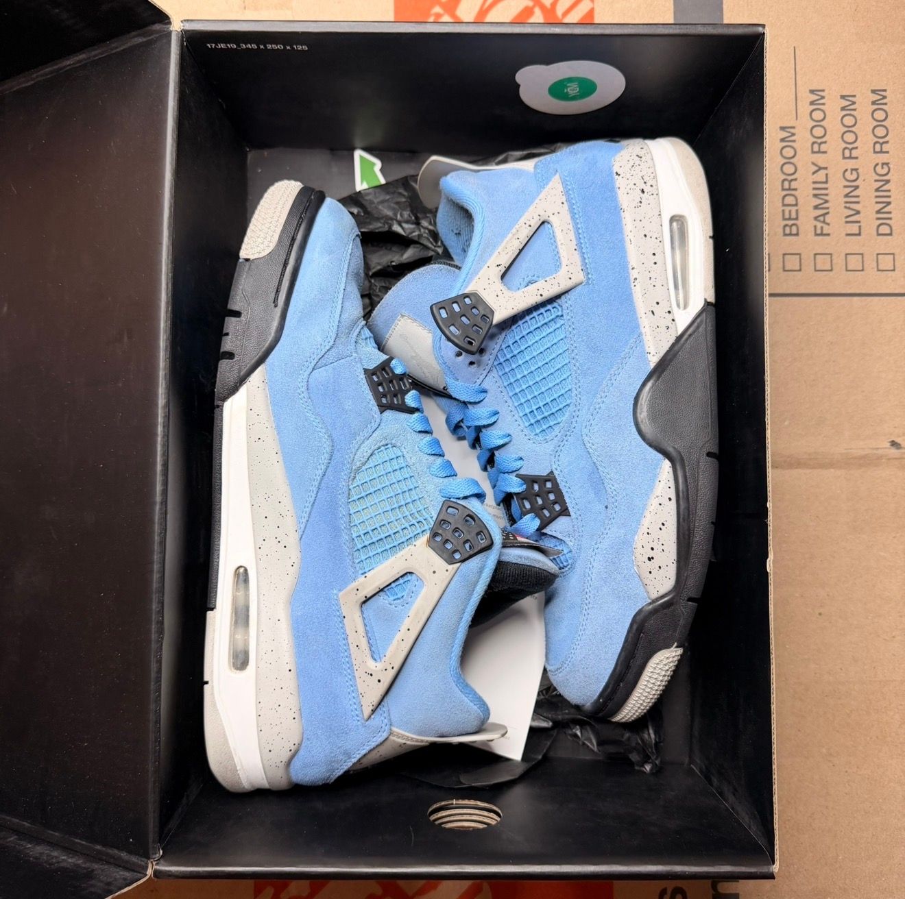 WORN JORDAN 4 "UNC" - Used/Worn