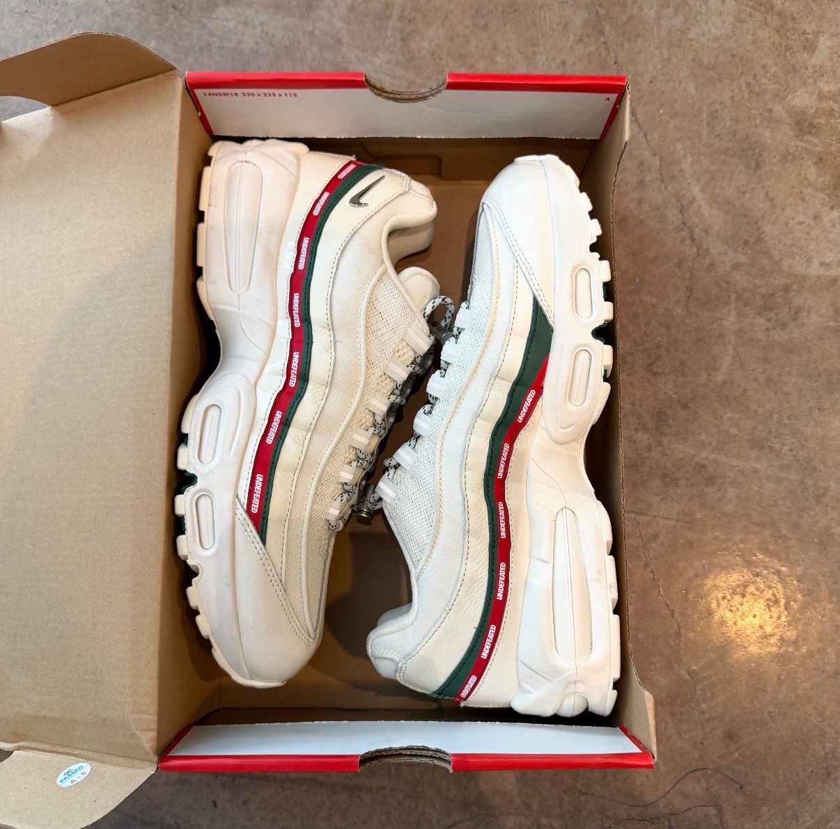 NO BOX Undefeated x Nike Air Max 95 'Sail' - Used/Worn