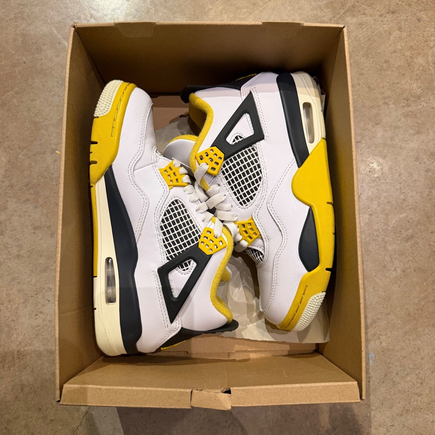 WORN JORDAN 4 "SULFUR" - Used/Worn